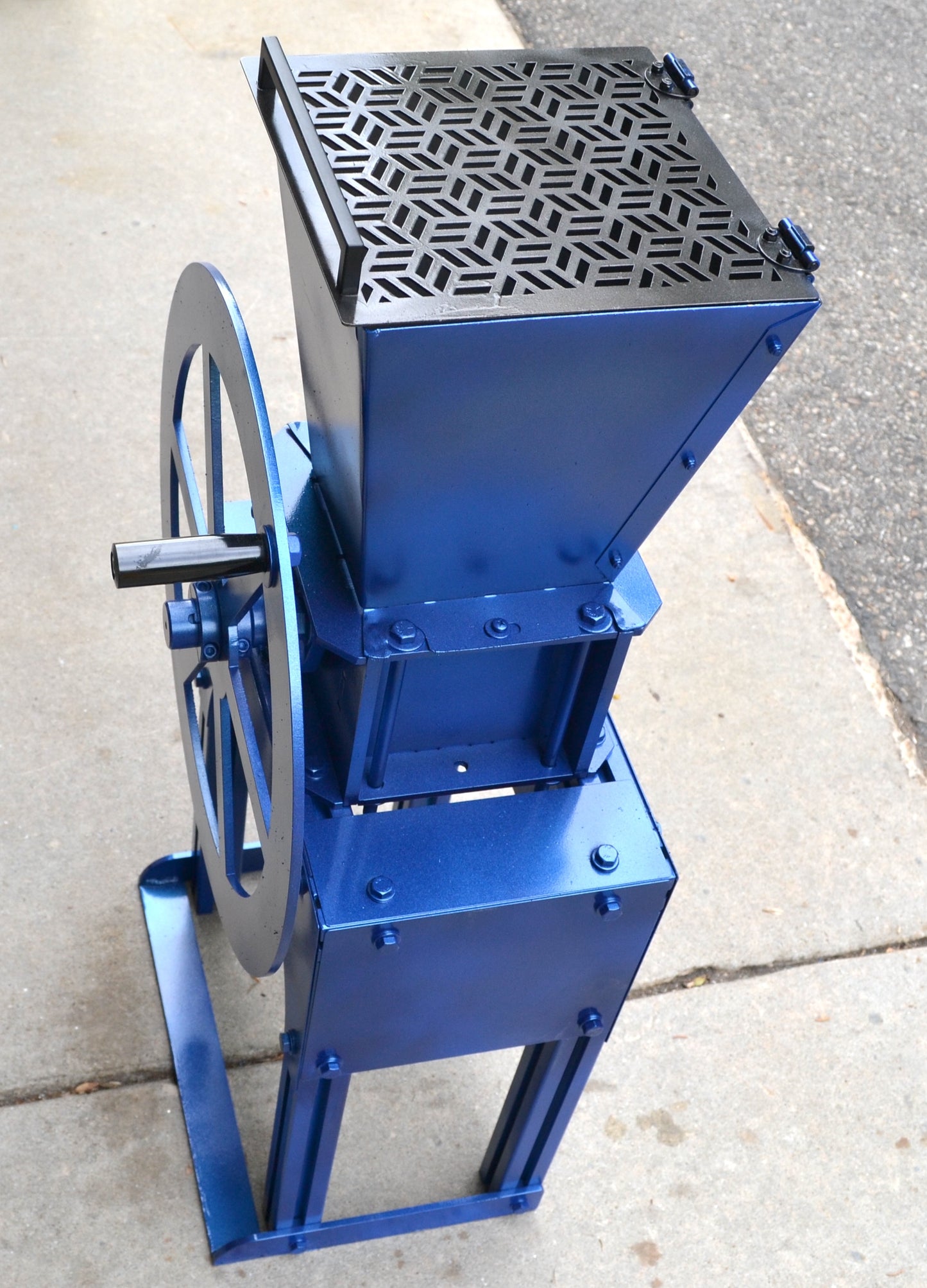 Desktop Handwheel Shredder