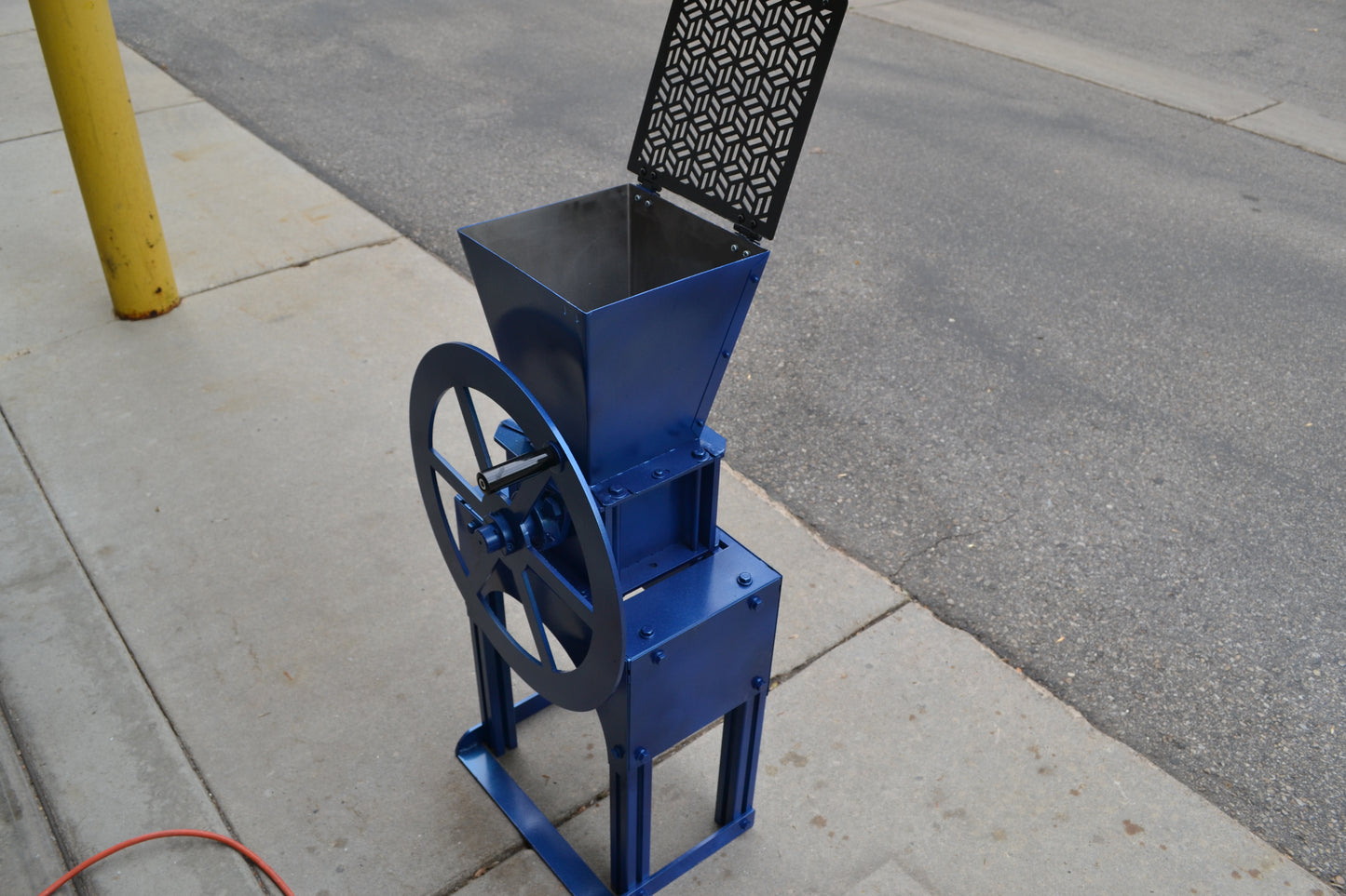 Desktop Handwheel Shredder